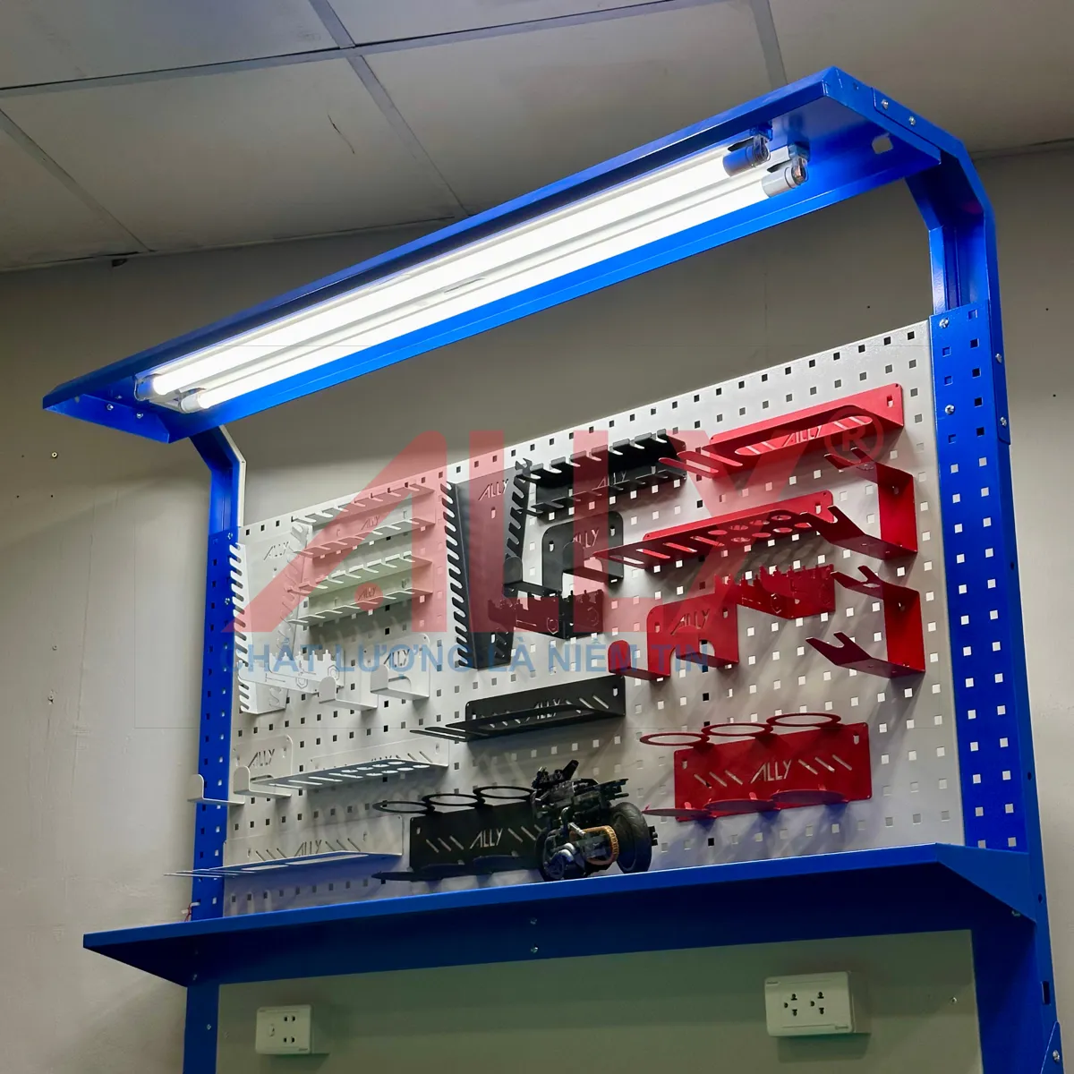7 Phụ Kiện Cần Có Trên Một Bàn Thao Tác Chuyên Nghiệp