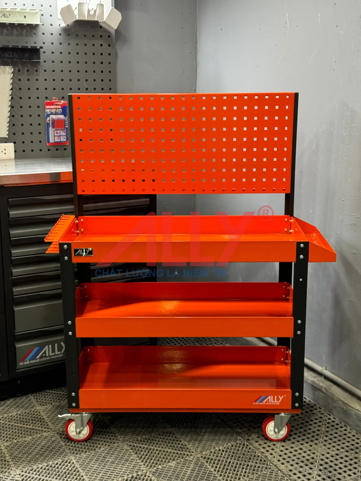 5 Tiêu Chí Để Đánh Giá Một Xe Đẩy Dụng Cụ Chất Lượng