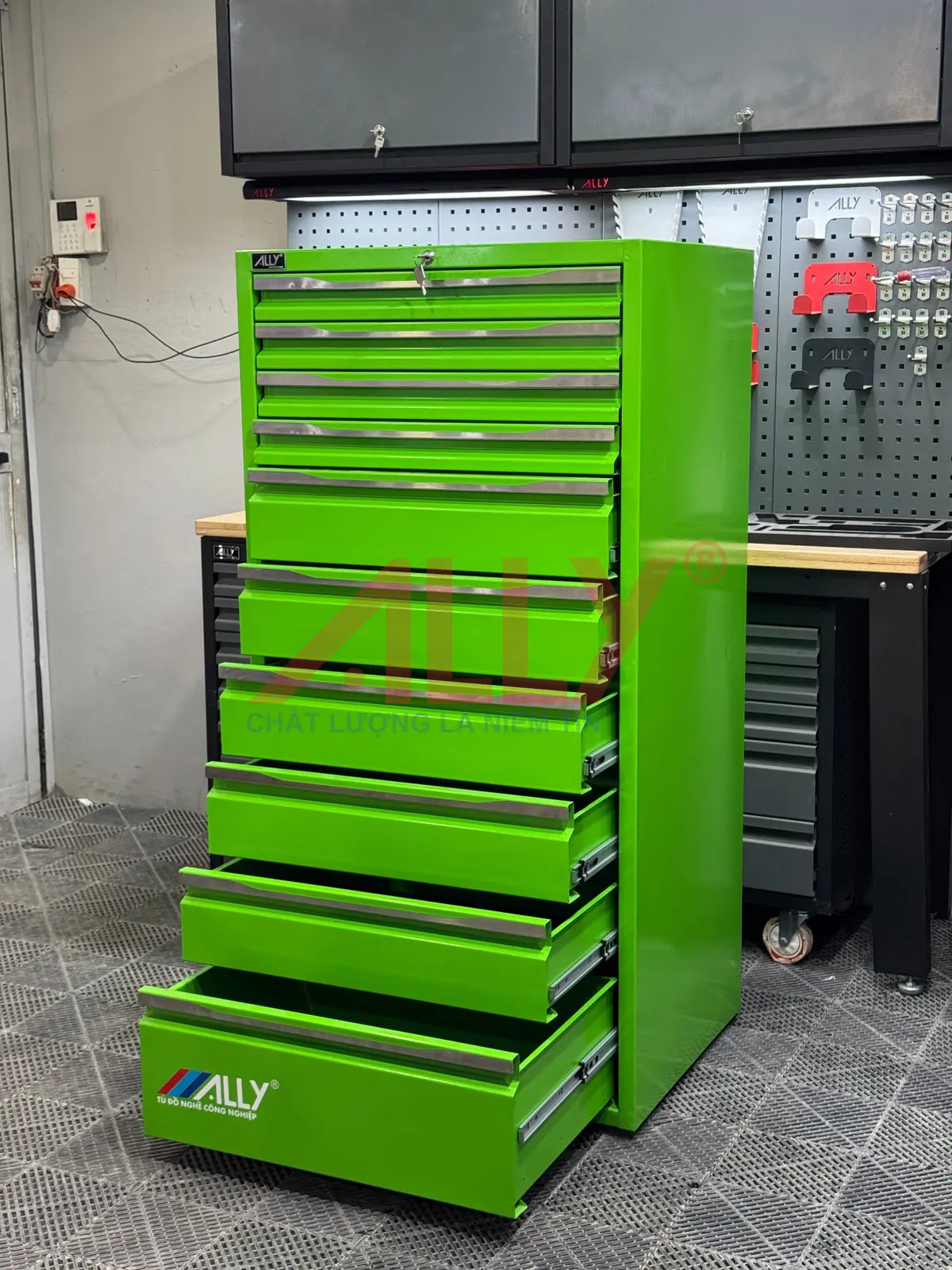 7 Dấu Hiệu Cho Thấy Tủ Đồ Nghề Cần Được Thay Mới
